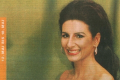 Der Tagesspiegel-Photo Ingo Kulina-Lucia Aliberti-Deutsche Oper Berlin-Berlin-Opera-Lucia di Lammermoor-Dressing Room-Makeup Session:http://www.luciaaliberti.it #luciaaliberti #deutscheoperberlin #berlin #luciadilammermoor #opera #dertagesspiegel #onstage