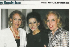 BAD WORISHOFER RUNDSHAU-Photo B.Knoll-Lucia Aliberti with Alice and Ellen Kessler-Festival Der Nationen-Kurhaus-Bad Worishofen -Photo taken from the Newspaper-Wolford Fashion:http://www.luciaaliberti.it #luciaaliberti #aliceellenkessler #festivaldernationen #kurhaus #badworishofen #concert #kesslertwins #magazine #wolfordfashion