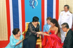 Aliphoto-Lucia Aliberti  and the conductor Gudni A. Emilsson-Audience with Queen Sirikit of Thailand-The Queen Sirikit congratulades Lucia Aliberti and Gudni Emilsson-Gala Concert-TV News-Bangkok-Escada Fashion:http://www.luciaaliberti.it #luciaaliberti #gudniaemilsson #queensirikitofthailand #bangkok #concert #audience #tvnews #tvportrait #video #escadafashion