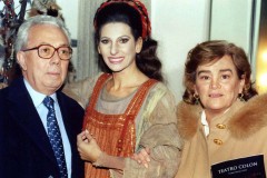 Photo Graciela Ocampo-Lucia Aliberti with the Argentine journalist and TV entertainer Roberto Maidana with his wife-Opera-Norma-Teatro Colon-Buenos Aires-Dressing Room:http://www.luciaaliberti.it #luciaaliberti #robertomaidana #teatrocolon #buenosaires #norma #opera #dressingroom