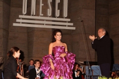 Lucia Aliberti with the conductor Lawrence Foster⚘Charity Gala Concert⚘Unesco Gala⚘Theatre des Nations⚘Paris⚘Purcell School Orchestra⚘On Stage⚘Photo taken from the TV News⚘Escada Fashion⚘:http://www.luciaaliberti.it #luciaaliberti #lawrencefoster #theatredesnations #paris #purcellschoolorchestra #charityconcert #unescogala #onstage #tvnews #tvportrait #video #escadafashion