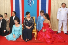Aliphoto-Lucia Aliberti  and the conductor Gudni A. Emilsson-Audience with Queen Sirikit of Thailand-The Queen Sirikit congratulades Lucia Aliberti and Gudni Emilsson-Gala Concert-TV News-Bangkok-Escada Fashion:http://www.luciaaliberti.it #luciaaliberti #gudniaemilsson #queensirikitofthailand #bangkok #concert #audience #tvnews #tvportrait #video #escadafashion
