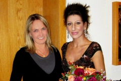 Aliphoto-Lucia Aliberti with the Manager of the WDR Radio Choir Carola Anhalt-Concert-Kolner Philharmonie-Koln-Dressing Room-Escada Fashion:http://www.luciaaliberti.it #luciaaliberti #carolaanhalt #philharmonieessen #concert #koln #dressingroom #escadafashion