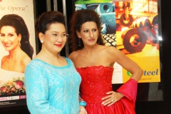 Aliphoto-Lucia Aliberti with the friend and collaborator of Queen Sirikit of Thailand-Concert in honor of the Queen-Bangkok-TV News-Autograph Session-Escada Fashion:http://www.luciaaliberti.it #luciaaliberti #queensirikit #concert #bangkok #video #tvnews #autographsession #escadafashion