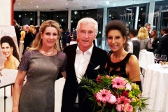 Lucia Aliberti with the German Architect Guenter Bueschl and his wife Uta⚘Charity Concert⚘Mariannestraußstiftung⚘August Everding Saal⚘Munich⚘Photo taken from the Newspaper⚘TV Portrait⚘Krizia Fashion⚘:http://www.luciaaliberti.it #luciaaliberti #guenterbueschl #mariannestraussstifftung #augusteverdingsaal #munich #chatityconcert #video #tvportrait #kriziafashion