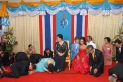 Lucia-Aliberti-with-Queen-Sirikit-of-Thailand-and-the-conductor-Gudni-A.-Emilsson-The-Queen-Sirikit-congratulates-Lucia-and-the-conductor-Concert-Bangkok-Audience