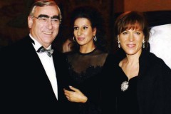 Lucia Aliberti with the German Minister Theo Waigel and the German Olympic Champion the alpine skier Irene Apple-Waigel⚘Charity Gala Concert⚘Théatre Royal de la Monnaie⚘Bruxelles⚘Photo taken from the TV News⚘TV Portrait⚘Live TV Recording⚘Video⚘La Perla Fashion⚘:http://www.luciaaliberti.it #luciaaliberti #theowaigel #ireneepple #theatreroyaldelamonnaie #bruxelles #charitygalaconcert #tvnews #video #tvportrait #livetvrecording #magazine #laperlafashion
