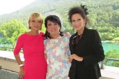 Lucia Aliberti with the German actress and singer Uschi Glas and the German busineswoman Regine Sixt⚘Special Gala⚘Schloss Fuschl Resort⚘Fuschlsee⚘Salzburg⚘Armani Fashion⚘:http://www.luciaaliberti.it #luciaaliberti #uschiglas #reginesixt #salzburg #schlossfuschlresort #fuschlsee #specialgala #armanifashion