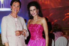 Lucia Aliberti with the Member of the Group Bauer Gudrun Bauer⚘Special Gala⚘Awards Ceremony⚘"Goldene Feder"⚘Chamber of Commerce⚘Hamburg⚘Photo taken from the Video⚘TV News⚘TV Portrait⚘Escada Fashion⚘:http://www.luciaaliberti.it #luciaaliberti #gudrunbauer #goldenefeder #awardsceremony #chamberofcommerce #hamburg #specialgala #tvnews #video #tvportrait #magazine #escadafashion