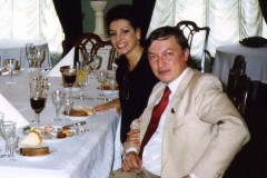 Lucia Aliberti with the Russian chess grandmaster and former World Champion Anatoly Karpov⚘Bolshoi Theatre⚘Moscow⚘Special Party⚘Photo taken from the Video⚘:http://www.luciaaliberti.it #luciaaliberti #anatolykarpov #bolshoitheater #moscow #concert #video #party