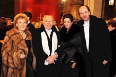 Lucia Aliberti with the founder of Papst Licensing George Papst with his wife Doris and Stefan Schmerbeck⚘Wiener Opernball⚘Wiener Staatsoper⚘Vienna⚘Photo taken from the Newspaper⚘Escada Fashion⚘:http://www.luciaaliberti.it #luciaaliberti #georgepapst #stefanschmerbeck #dorispapst #vienna #wieneropernball #wienerstaatsoper #video #tvnews #party #escadafashion