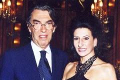 Lucia Aliberti with the italian petroleum businessman and Inter President Massimo Moratti⚘Guests Stars⚘Special Gala⚘Hotel Principe di Savoia⚘Milan⚘Photo taken from the Newspaper⚘TV Portrait⚘La Perla Fashion⚘:http://www.luciaaliberti.it #luciaaliberti #massimomoratti #hotelprincipedisavoia #milan #specialgala #tvnews #tvportrait #laperlafashion