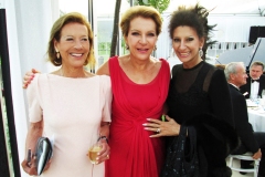 Photo taken with iPhoto-Lucia Aliberti with the Society-Reporterin  Countess Marie Grafin Von Waldburg and Susanne Lanz-Salzburg-Special Event-La Perla Fashion:http://www.luciaaliberti.it #luciaaliberti #mariegrafinvonwaldburg #susannelanz #salzburg #specialevent #laperlafashion