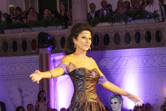Photo Herbert P.Oczeret-Lucia Aliberti-Guest Star-Gala Concert-Fete Imperiale-Ball in der Spanischen Hofreitschule-Vienna-Escada Fashion:http://www.luciaaliberti.it #luciaaliberti #feteimperiale #ballinderspanischenhofreitschule #vienna #concert #gueststar #wien #onstage #escadafashion
