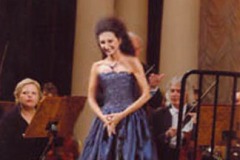 Aliphoto-Lucia Aliberti-National Philharmonic of Ukraine-Concert Hall-Kiev-Roman Kofman conductor-Special Gala Concert:http://www.luciaaliberti.it #luciaaliberti  #romankofman #nationalphilharmonicofukraine #kiev #concert #onstage #escadafashion