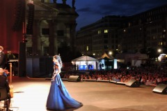 Lucia Aliberti⚘Gendarmenmarkt⚘Classic Opern Air⚘Concert⚘Berlin⚘On Stage⚘Photo taken from the TV⚘Escada Fashion⚘:http://www.luciaaliberti.it #luciaaliberti #gendarmenmarkt #classicopernair #concert #berlin #onstage #escadafashion