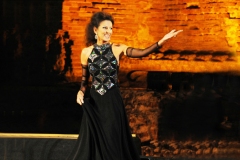 Lucia Aliberti⚘Greek Theatre⚘On Stage⚘Taormina⚘Portrait Series⚘Krizia Fashion⚘:http://www.luciaaliberti.it #luciaaliberti #greektheatre #taormina #concert #onstage #portraitseries #kriziafashion