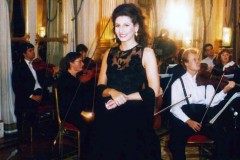 Photo Henri Gilabert-Lucia Aliberti-Palais Royal-Paris-Musiques au Coeur-France 2 TV-with the writer and TV Producer Eve Ruggieri-Recording-La Perla Fashion :http://www.luciaaliberti.it #luciaaliberti #everuggeri #musiquesaucoeur #france2 #palaisroyal #paris #laperlafashion