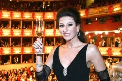 Lucia Aliberti-Celebrated 40 years of International Career-Guest Star-Wiener Opernball-Wiener Staatsoper-Vienna-Portrait Series-Wien-Escada Fashion:http://www.luciaaliberti.it #luciaaliberti #wienerstaatsoper #opernball #vienna #gueststar #wien #portraitseries #escadafashion