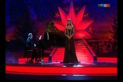 Photo taken from the TV Show-Lucia Aliberti with the American pianist Stephen Hess-Winterfest Der Traume-Christmas TV Show-Ave Maria-Schubert-On Stage-Escada Fashion-Photo taken from the TV:http://www.luciaaliberti.it #luciaaliberti #stephenhess #floriansilbereisen #winterfestdertraume #tvshow #schubert #avemaria #onstage #escadafashion