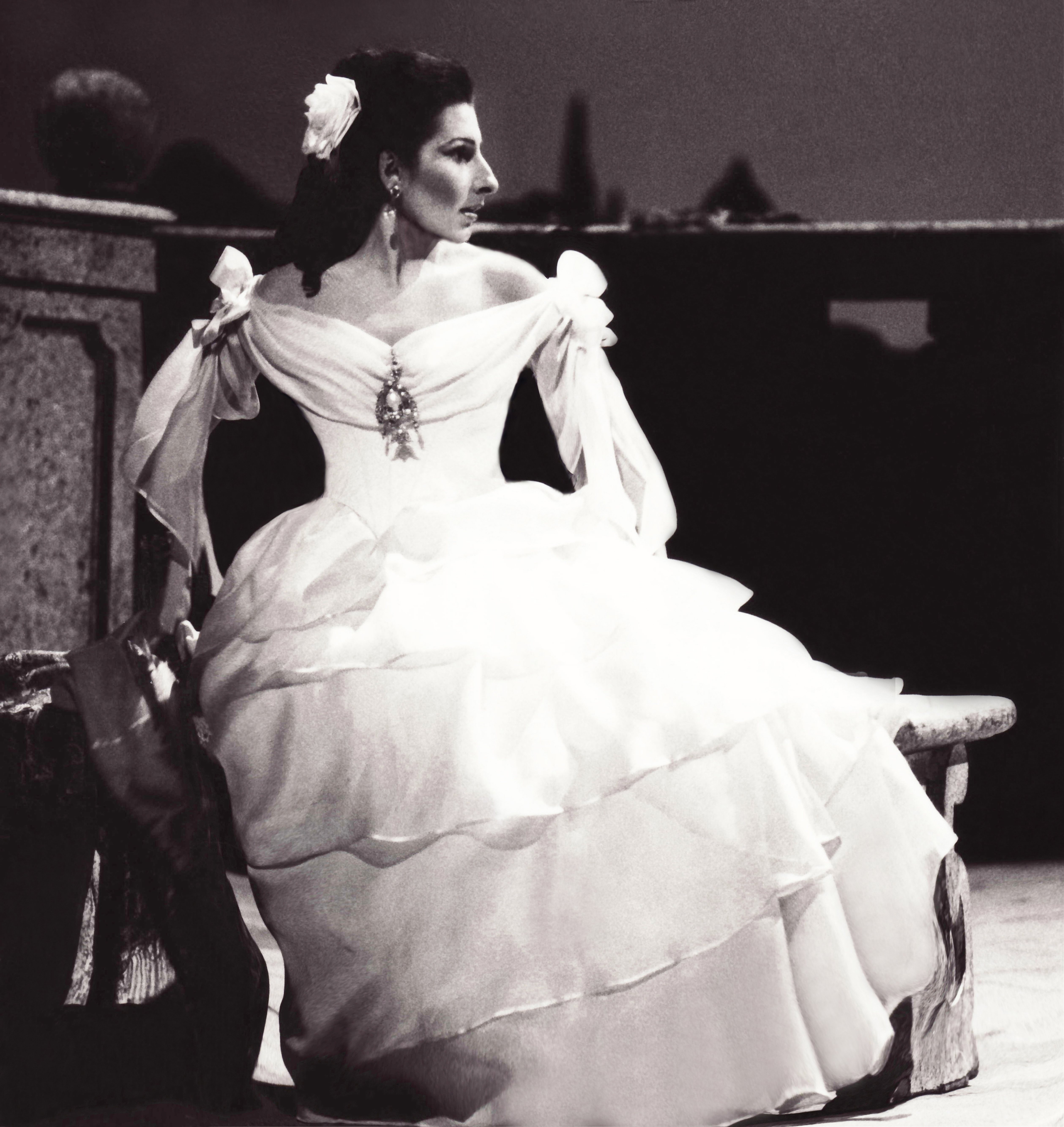 Lucia Aliberti⚘Teatro alla Scala⚘Milan⚘Opera⚘"Don Pasquale"⚘Costumes by Gianni Versace⚘On Stage⚘:http://www.luciaaliberti.it #luciaaliberti #costumesbygianniversace #teatroallascala #milan #donpasquale #opera #onstage