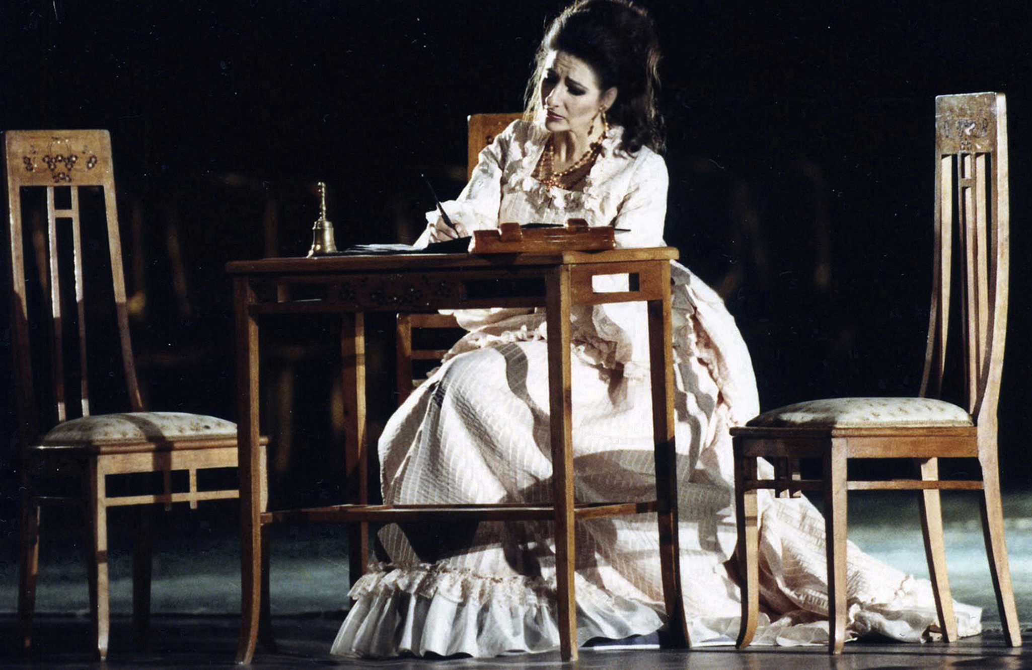 Lucia Aliberti⚘Opera⚘"La Traviata"⚘Nagoya⚘Co-Production with the Rome Opera House⚘Japan Tour⚘Directed by Henning Brockhaus⚘On Stage⚘:http://www.luciaaliberti.it #luciaaliberti #opera #latraviata #opera #nagoya #coproductionwithromeoperahouse #japantour #henningbrockhaus #onstage