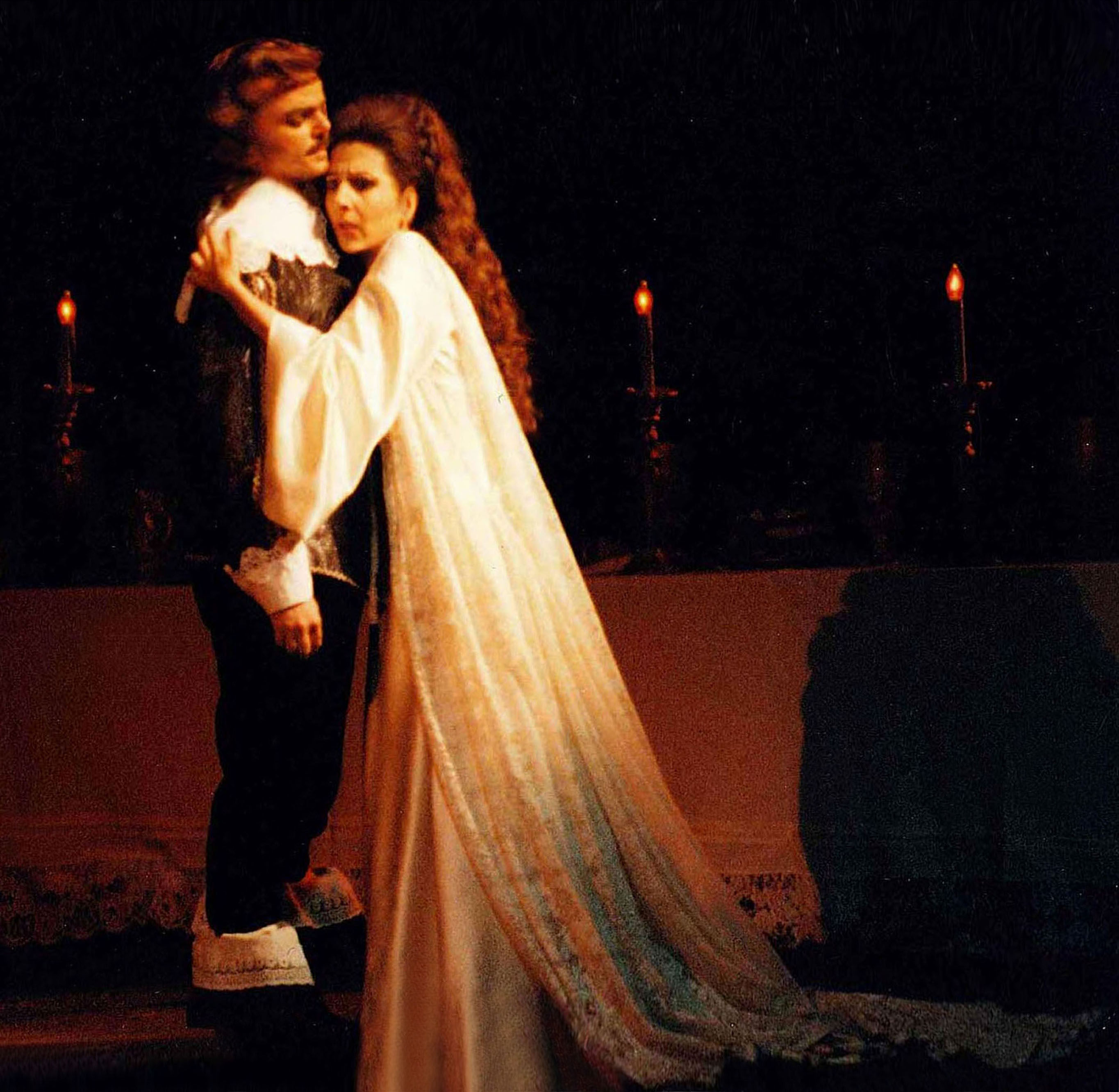 Lucia Aliberti with the baritone Roberto Frontali⚘Deutsche Oper Berlin⚘Berlin⚘Opera⚘"Lucia di Lammermoor"⚘On Stage⚘Photo taken from the TV News⚘TV Portrait⚘:http://www.luciaaliberti.it #luciaaliberti #robertofrontali #deutscheoperberlin #berlin #luciadilammermoor #opera #onstage #tvnews #tvportrait