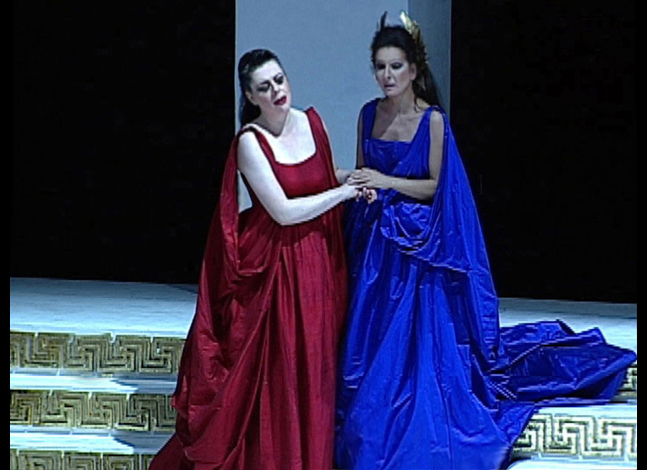 Lucia Aliberti with the mezzosoprano Daniela Barcellona⚘Gran Teatro Nacional⚘Festival Alejandro Granda⚘Lima⚘Opera⚘"Norma”⚘On Stage⚘Photo taken from the DVD⚘:http://www.luciaaliberti.it #luciaaliberti #danielabarcellona #granteatronacional #lima #festivalalejandrogranda #norma #opera #onstage #dvd