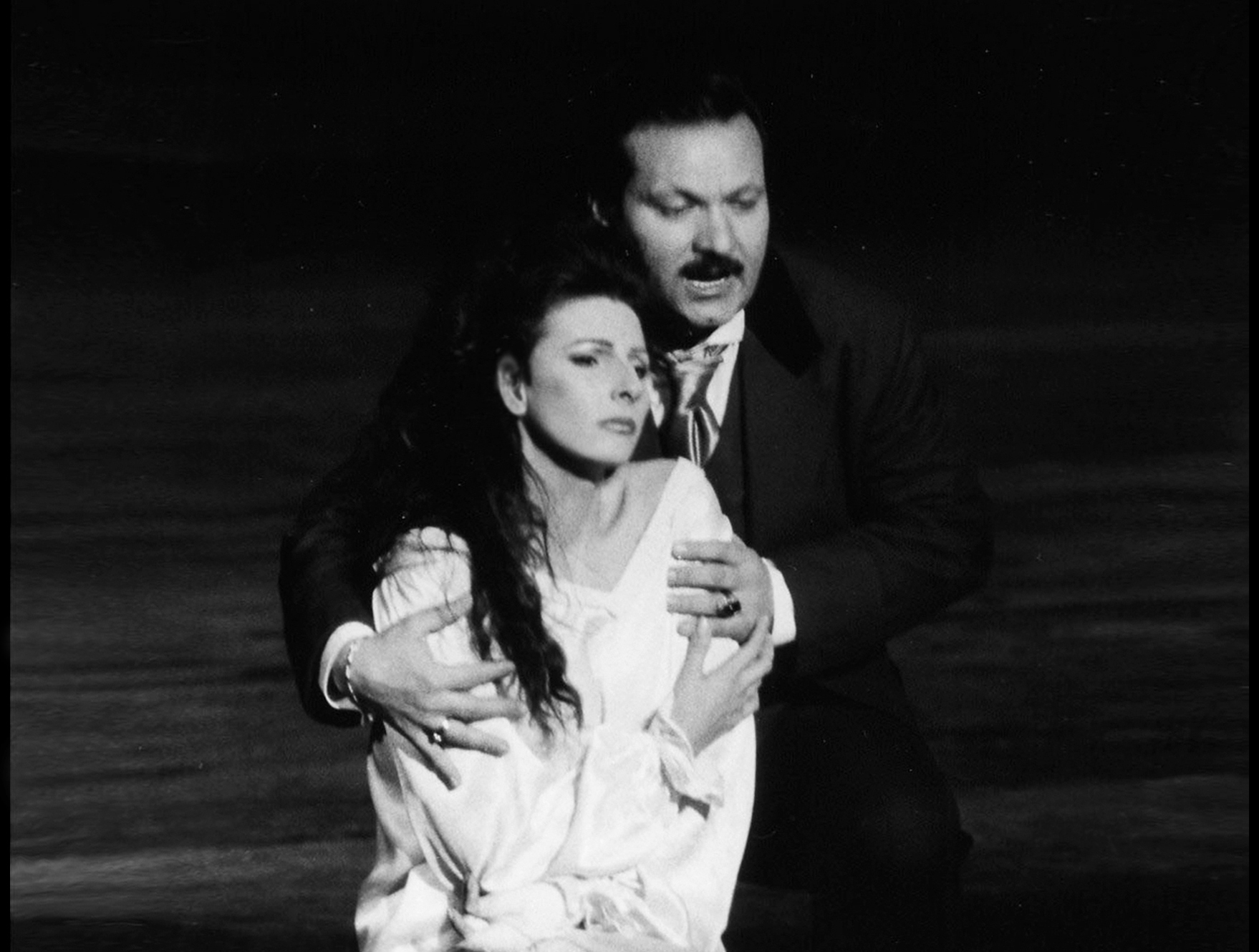 Lucia Aliberti with the tenor Salvatore Fisichella⚘Tokyo Bunka Kaikan⚘Tokyo⚘Opera⚘"La Traviata"⚘On Stage⚘Photo taken from the Video⚘http://www.luciaaliberti.it #luciaaliberti #salvatorefisichella #tokyobunkakaikan #tokyo #latraviata #opera #onstage #tvportrait #video