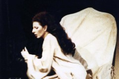 Kranichphoto-Lucia Aliberti-Deutsche Oper Berlin-Opera-La Traviata-On Stage:http://www.luciaaliberti.it #luciaaliberti #pierocappuccilli #deutscheoperberlin #berlin #latraviata #opera #onstage #tvnews #tvportrait