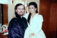 Aliphoto-Lucia Aliberti with the Croatian bass-baritone Giorgio Surian-Teatro alla Scala-Opera-I Capuleti e I Montecchi-Milan-Dressing Room-Makeup Session:http://www.luciaaliberti.it #luciaaliberti #giorgiosurian #teatroallascala #milan #icapuletieimontecchi #opera #dressingroom #makeupsession #tvportrait #video