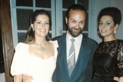 Aliphoto-Lucia Aliberti with the American mezzosoprano Jennifer Larmore and the manager Eli Bankalter-Montpellier Festival-Radio France-Montpellier-Opera-Giovanna D'Arco-Live Recording-Dressing Room-Makeup Session-TV Portrait:http://www.luciaaliberti.it #luciaaliberti #jenniferlarmore #elibankalter #montpellierfestival #radiofrance #montpellier #giovannadarco #liverecording #opera #dressingroom #makeupsession #tvnews #tvportrait #laperlafashion