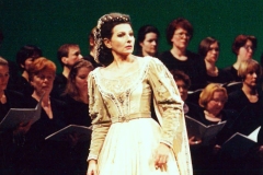 Kranichphoto-Lucia Aliberti-Anna Bolena-Deutsche Oper-Berlin-On Stage:http://www.luciaaliberti.it #luciaaliberti #deutscheoperberlin #berlin #annabolena #opera #onstage