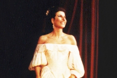 Lucia Aliberti⚘Opera⚘"Lucia di Lammermoor"⚘Deutsche Oper Berlin⚘Berlin⚘On Stage⚘Photo taken from the Video⚘:http://www.luciaaliberti.it #luciaaliberti #deutscheoperberlin #berlin #luciadilammermoor #opera #onstage