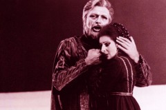Lucia Aliberti with the baritone Renato Bruson⚘Deutsche Oper Berlin⚘Berlin⚘Opera⚘"Simon Boccanegra"⚘On Stage⚘Photo taken from the TV News⚘TV Portrait⚘:http://www.luciaaliberti.it #luciaaliberti #renatobruson #deutscheoperberlin#berlin #simonboccanegra #opera #onstage #tvnews #tvportrait