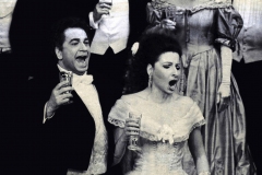 Lucia Aliberti with the Spanish tenor Placido Domingo⚘Opera⚘La Traviata⚘Staatsoper Hamburg⚘Hamburg⚘On Stage⚘Photo taken from the TV News⚘TV Portrait⚘:http://www.luciaaliberti.it #luciaaliberti #placidodomingo #staatsoperhamburg #hamburg #opera #latraviata #onstage #tvnews #tvportrait