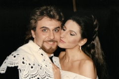 Photo Kranichphoto-Lucia Aliberti with the French tenor Roberto Alagna-Deutsche Oper Berlin-Berlin-Opera-Lucia di Lammermoor-Back Stage-Photo taken from the Newspaper-TV Portrait:http://www.luciaaliberti.it #luciaaliberti #robertoalagna #deutscheoperberlin #berlin #luciadilammermoor #opera #backstage #tvnews #tvportrait