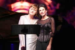 Photo Toni Scholz-Lucia Aliberti with the Bulgarian mezzosoprano Vesselina Kasarova-Festival European Weeks-Bavarian Festival-Kirche St.Michael-Passau-Concert-TV Portrait:http://www.luciaaliberti.it #luciaaliberti #vesselinakasarova #festivaleuropeanweeks #bavarianfestival #kirchestmichael #passau #concert #tvnews #tvportrait #laperlafashion