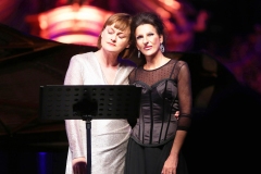 Photo Toni Scholz-Lucia Aliberti with the Bulgarian mezzosoprano Vesselina Kasarova-Festival European Weeks-Bavarian Festival-Kirche St.Michael-Passau-Concert-TV Portrait:http://www.luciaaliberti.it #luciaaliberti #vesselinakasarova #festivaleuropeanweeks #bavarianfestival #kirchestmichael #passau #concert #tvnews #tvportrait #laperlafashion