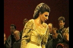 Photo taken from the TV News-Lucia Aliberti-Deutsche Oper Berlin-Berlin-Opera-Anna Bolena-On Stage-DW TV Portrait:http://www.luciaaliberti.it #luciaaliberti #deutscheoperberlin #opera #annabolena #berlin #onstage #dwtvportrait