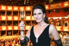 Photo Mathias Krohn-Lucia Aliberti celebrated 40 years of International career-Guest Star-Wiener Opernball-Wiener Staatsoper-Vienna-Escada Fashion:http://www.luciaaliberti.it #luciaaliberti #celebrated40years #ofinternationalcareer #wienerstaatsoper #vienna
