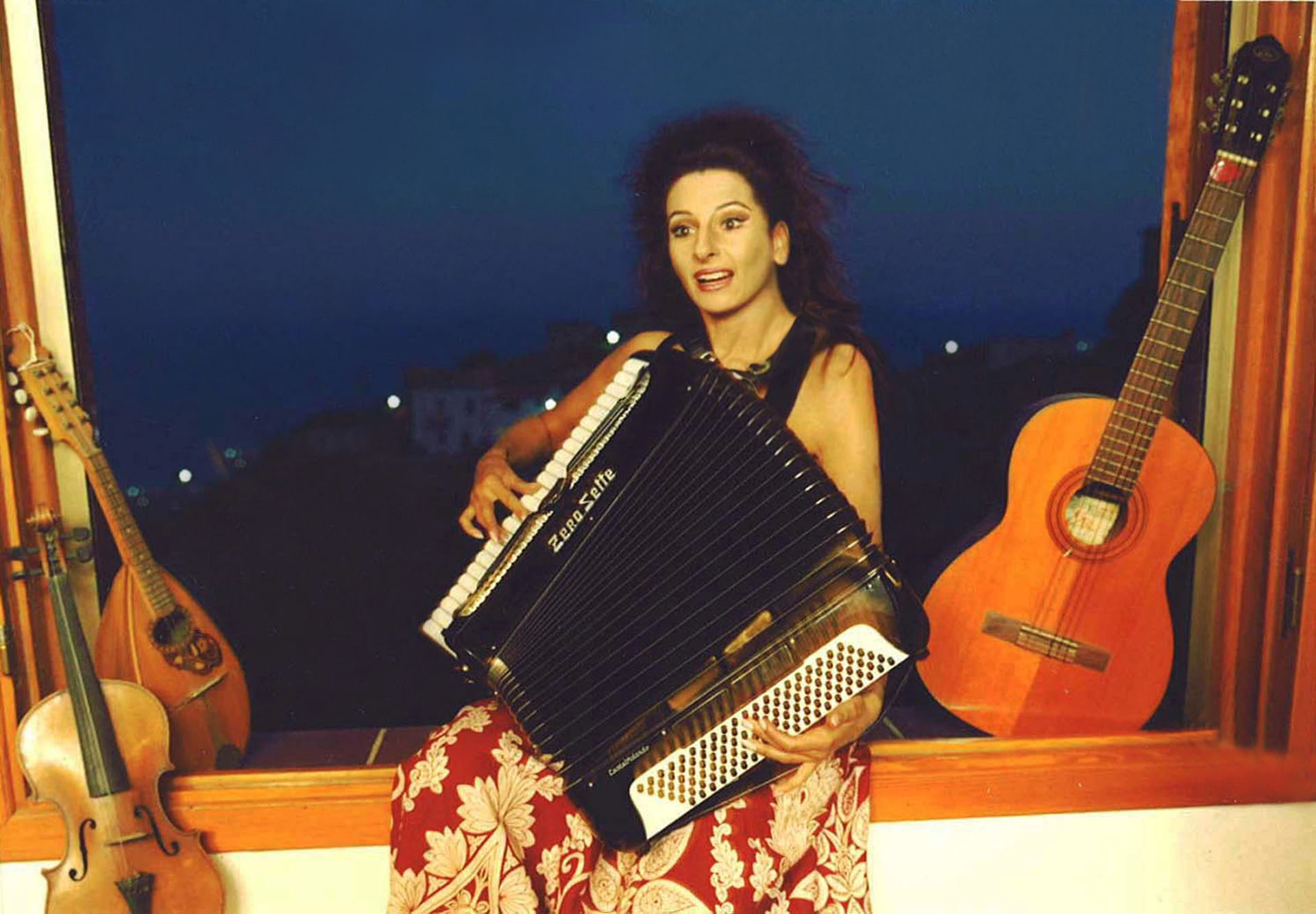 Lucia Aliberti⚘Plays the Accordion of her Grandfather Enrico⚘Villa Bellini⚘Savoca⚘Sicily⚘Photo Shooting⚘Photo taken from the Newspaper⚘:http://www.luciaaliberti.it #luciaaliberti #accordion #villabellini #savoca #sicily #mandolin #photoshooting
