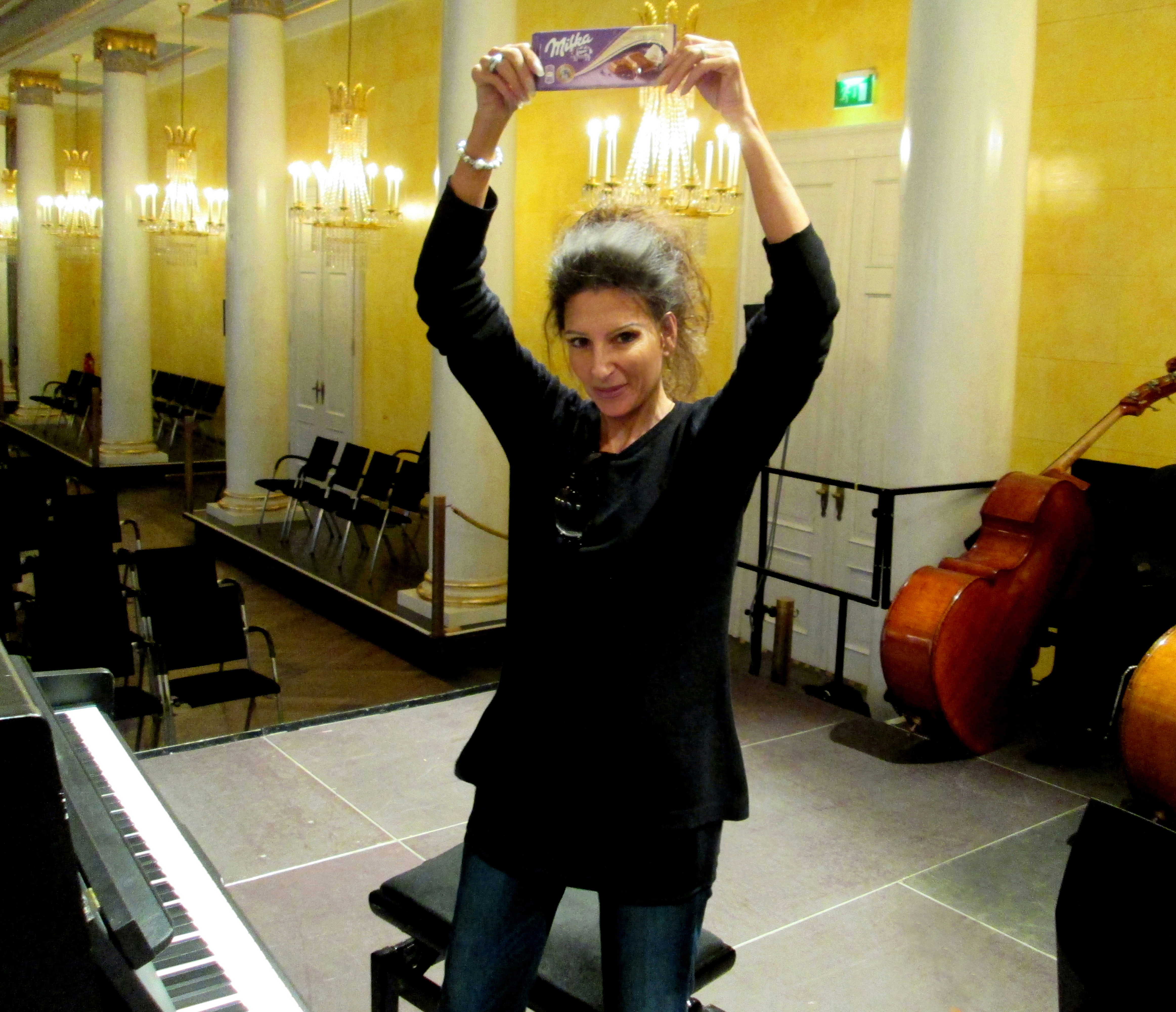 Lucia Aliberti⚘Regensburg Theater⚘Regensburg⚘Concert⚘Lucia loves Milka Chocolade⚘Break⚘Rehearsals⚘:http://www.luciaaliberti.it #luciaaliberti #regensburgtheater #regensburg #concert #rehearsals #break #milkachocolade