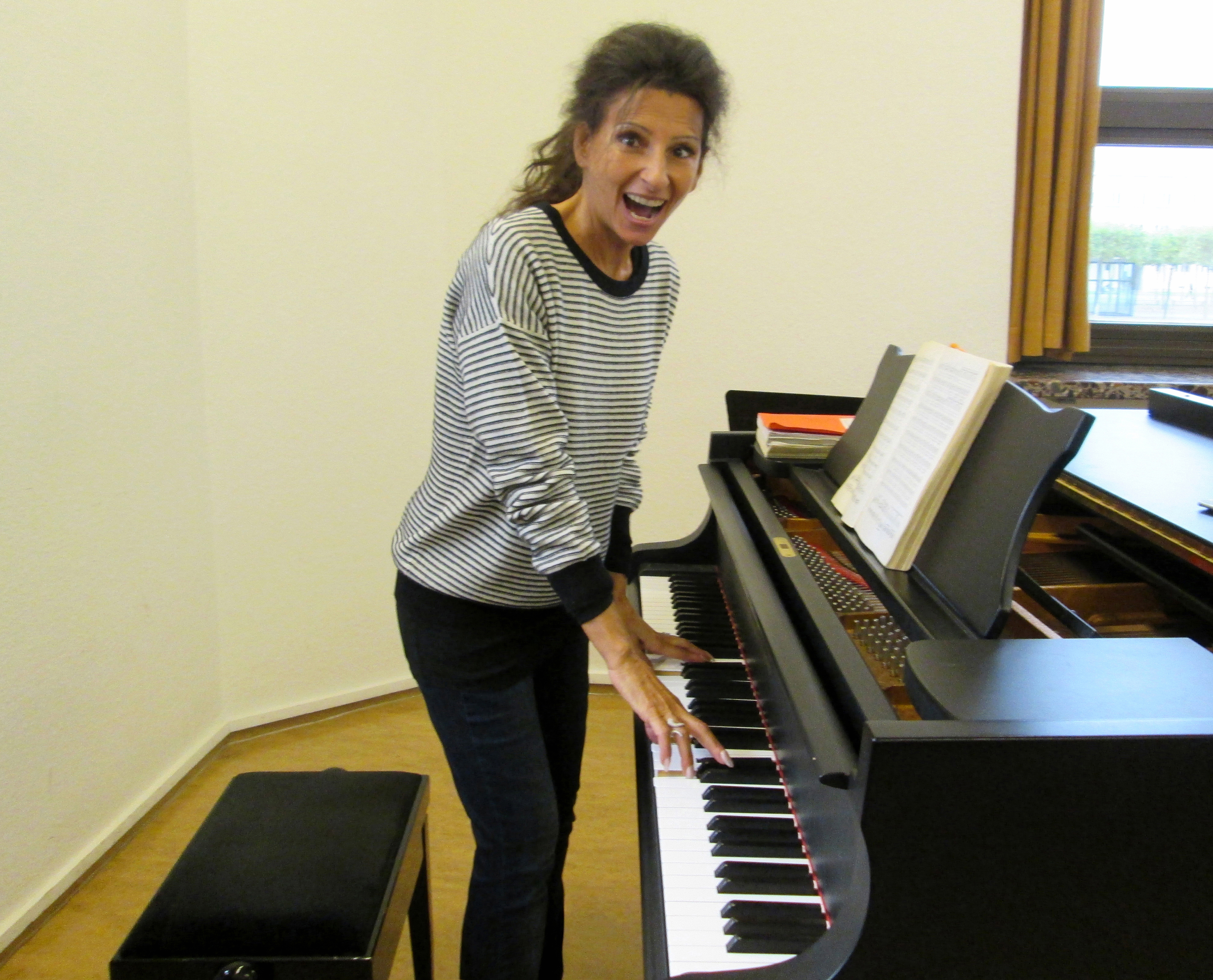 Lucia Aliberti⚘Semperoper⚘Dresden⚘Gala Concert⚘Exercises⚘Piano⚘Steinway⚘Dressing Room⚘:http://www.luciaaliberti.it #luciaaliberti #semperoper #dresden #concert #steinway #dressingroom #piano #exercises