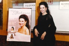 Photo Han Jin-Lucia Aliberti-Seoul Opera House-Seoul-Opera-Lucia di Lammermoor-Autograph Session-Wolford Fashion:http://www.luciaaliberti.it #luciaaliberti #seouloperahouse #seoul #opera #luciadilammermoor #autographsession #wolfordfashion
