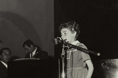 Aliphoto-Lucia Aliberti-Child-On Stage-Lucia began to Sing-Cute Picture-Sicily:http://www.luciaaliberti.it #luciaaliberti #child #sings #onstage #sicily