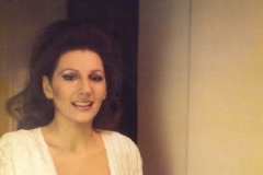 Aliphoto-Lucia Aliberti-Lucia di Lammermoot-Metropolitan-New York-Dressing Room-Makeup Session:http://www.luciaaliberti.it #luciaaliberti #metropolitanoperahouse #newyork #luciadilammermoor #dressingroom #opera