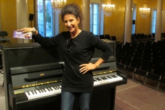 Aliphoto-Lucia Aliberti-Regensburg Theater-Regensburg-Concert-Rehearsals-Lucia loves Milka Chocolade-Break Time:http://www.luciaaliberti.it #luciaaliberti #regensburgtheater #regensburg #concert #milkachocolade #breaktime