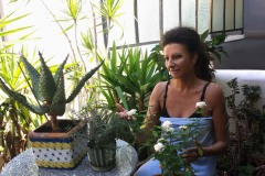 Lucia Aliberti-Loves keeping the Plants and Flowers-Family Home-Sicily-Relax:http://www.luciaaliberti.it #luciaaliberti #familyhome #sicily #flowers #relax