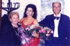 Photo Hum-Lucia Aliberti with her parents "Mamma Teresa and Papà Salvatore"-Special Concert-Spring Festival in Opatija-Opatija-Croatia-Autograph Session:http://www.luciaaliberti.it #luciaaliberti #springfestivalinopatija #opatija #autographsession